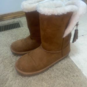 Brown snow boots